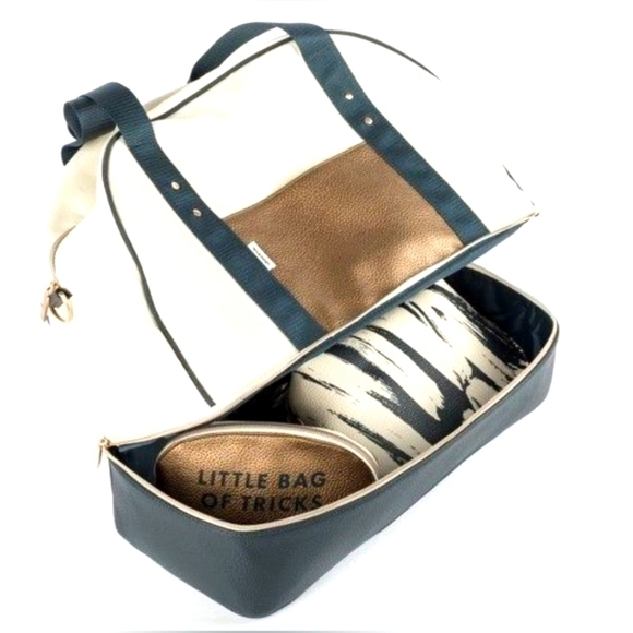 Wit & Delight Handbags - Wit and Delight Weekender Bag (O 5.25.08)